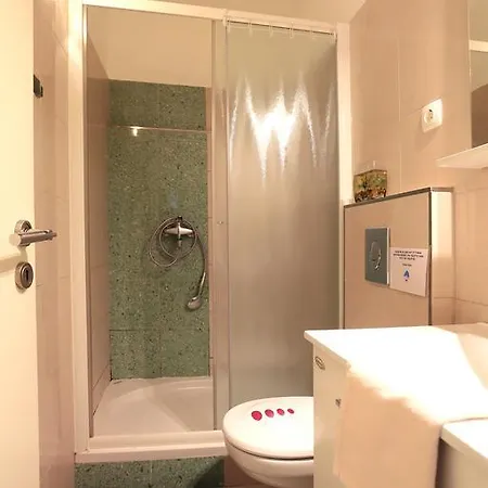 Honey Apartment Split